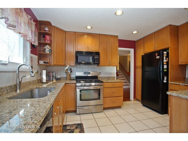 425 Northview Ln, Hoffman Estates, IL 60169 photo 3