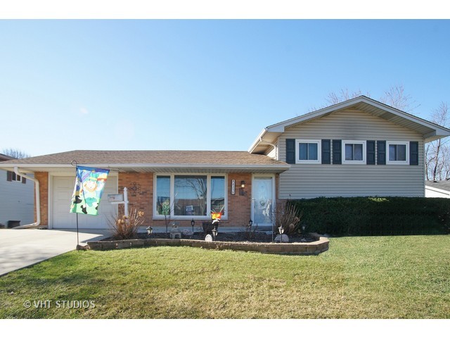 425 Northview Ln, Hoffman Estates, IL 60169 photo 1