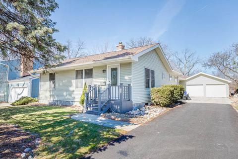 401 Pershing Ave, Wheaton, IL 60189 photo 1