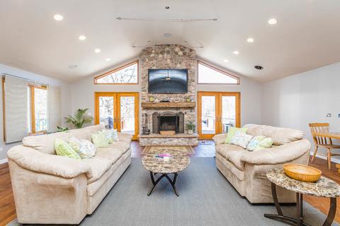 401 Pershing Ave, Wheaton, IL 60189 photo 9