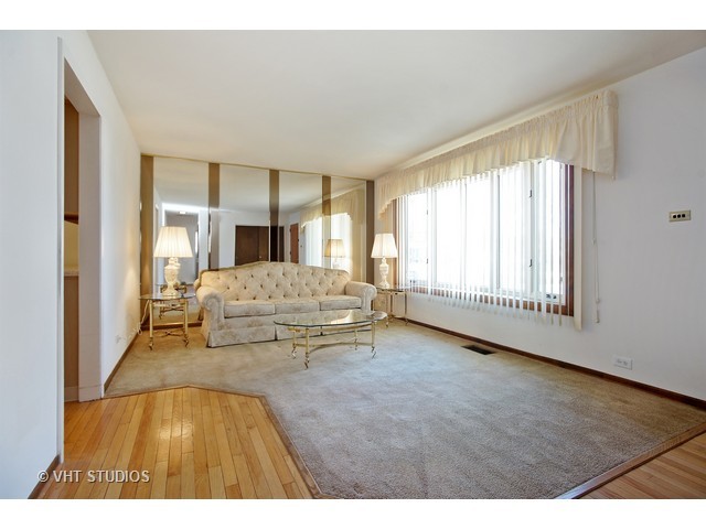 3501 Teal Ct, Rolling Meadows, IL 60008 photo 2