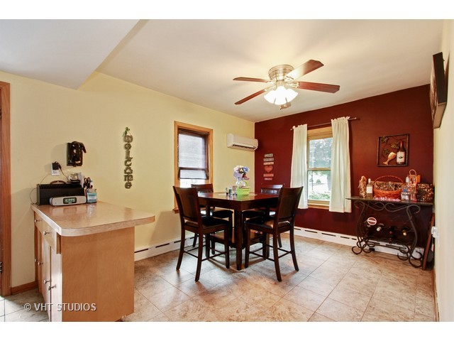 8547 Mcvicker Ave, Burbank, IL 60459 photo 4