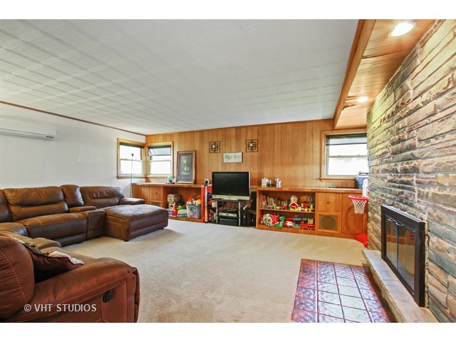 8547 Mcvicker Ave, Burbank, IL 60459 photo 5