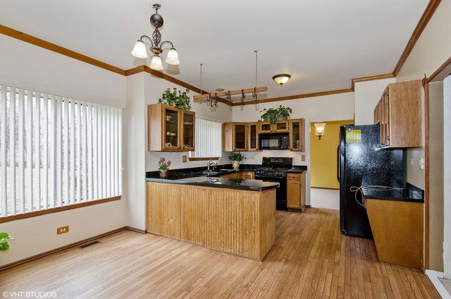 411 Old Oak Cir, Algonquin, IL 60102 photo 3