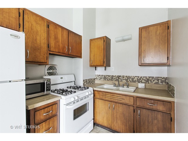 423 W Stone Ave, Addison, IL 60101 photo 4
