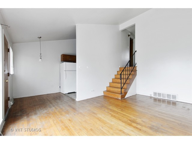 423 W Stone Ave, Addison, IL 60101 photo 2