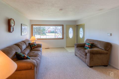 20 Pleasant St, Hoffman Estates, IL 60169 photo 2