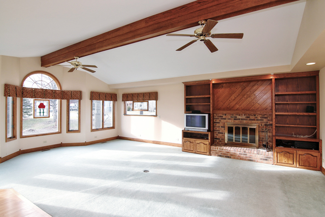 30 Brookside Dr, Roselle, IL 60172 photo 7