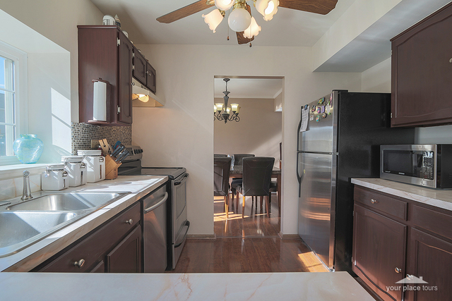 3233 Gresham Ln E, Aurora, IL 60504 photo 8
