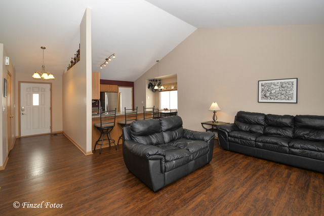 809 Joanne Ln, Harvard, IL 60033 photo 2