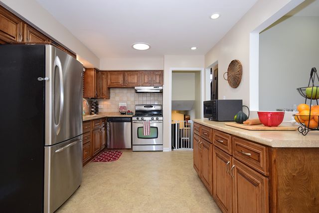 313 68th St, Darien, IL 60561 photo 8