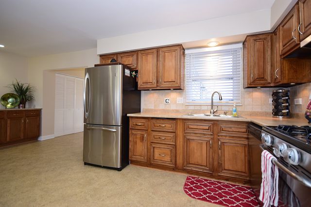 313 68th St, Darien, IL 60561 photo 7