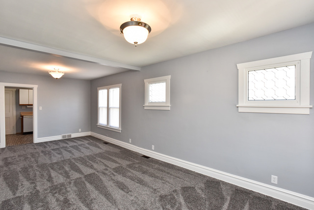 136 E Oak St, Villa Park, IL 60181 photo 4