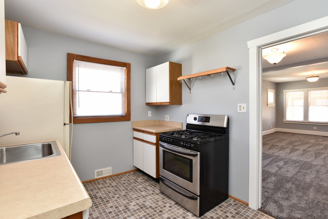 136 E Oak St, Villa Park, IL 60181 photo 5