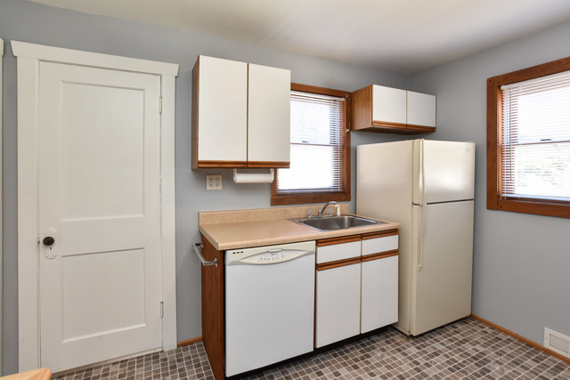 136 E Oak St, Villa Park, IL 60181 photo 7