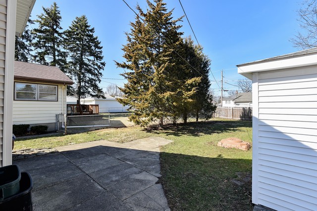 136 E Oak St, Villa Park, IL 60181 photo 17