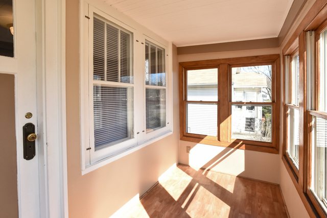 136 E Oak St, Villa Park, IL 60181 photo 2