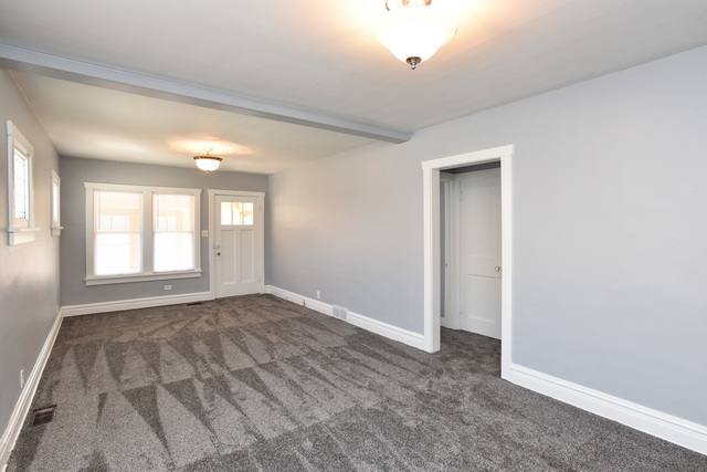 136 E Oak St, Villa Park, IL 60181 photo 3