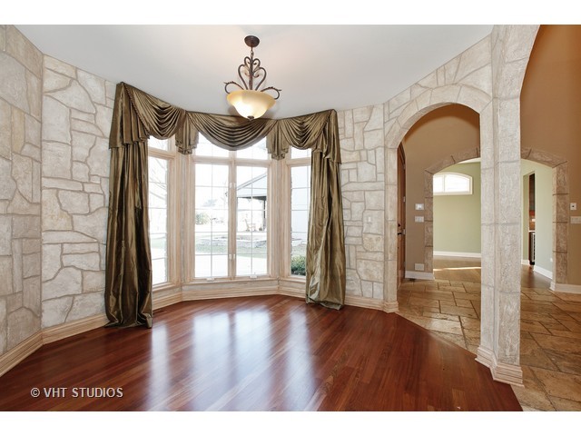 711 N Wright St, Naperville, IL 60563 photo 6