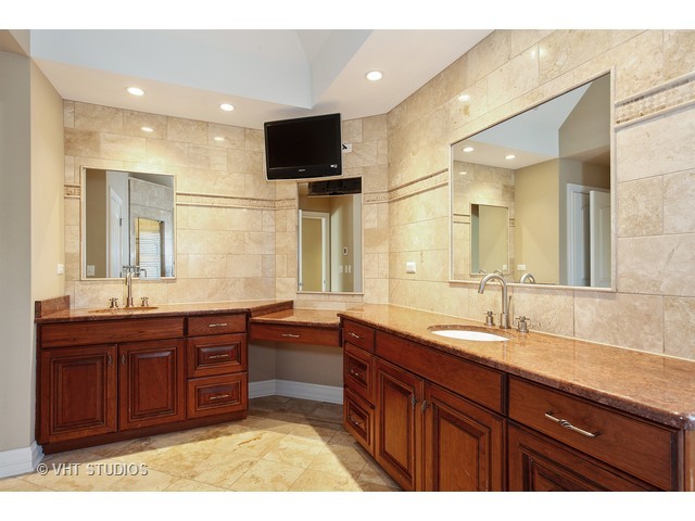 711 N Wright St, Naperville, IL 60563 photo 15