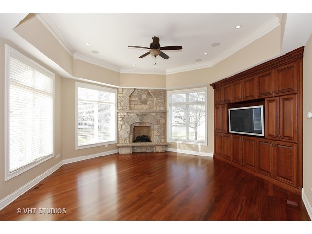 711 N Wright St, Naperville, IL 60563 photo 8