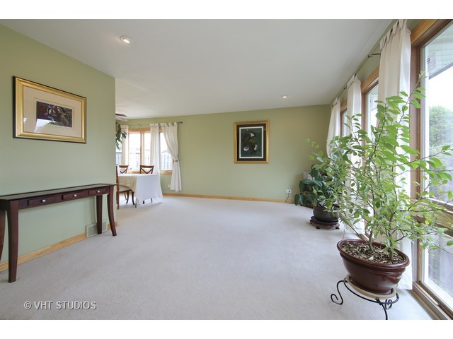 313 Crescent Dr, Glenview, IL 60025 photo 3