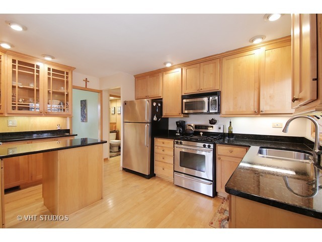 313 Crescent Dr, Glenview, IL 60025 photo 5