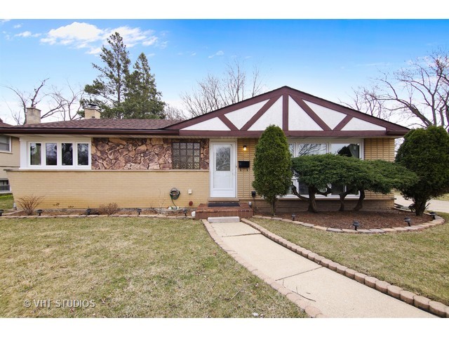 313 Crescent Dr, Glenview, IL 60025 photo 1