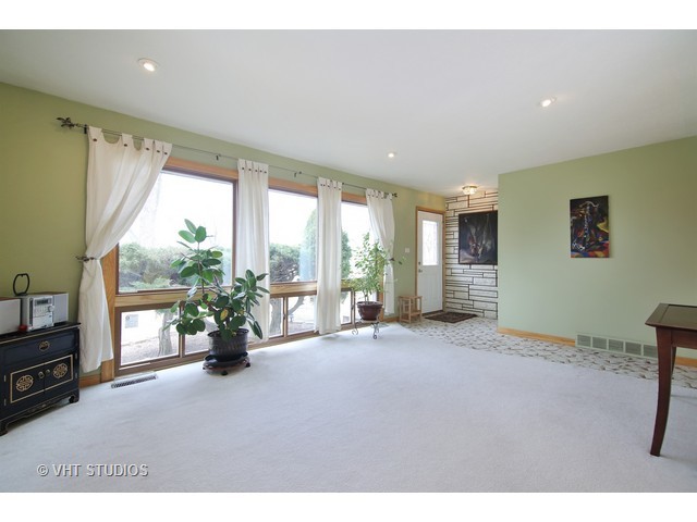 313 Crescent Dr, Glenview, IL 60025 photo 2
