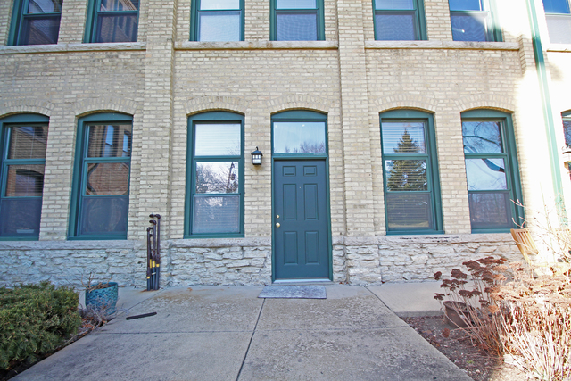632 Congdon Ave, Elgin, IL 60120 photo 2