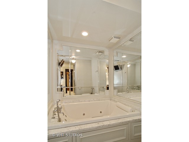 20 E Cedar St #17D, Chicago, IL 60611 photo 17