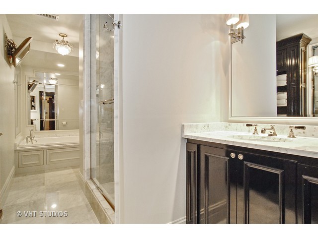 20 E Cedar St #17D, Chicago, IL 60611 photo 16