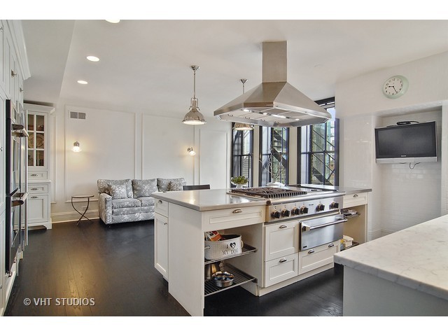 20 E Cedar St #17D, Chicago, IL 60611 photo 9