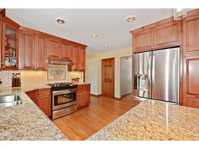 1133 Johnson Dr, Naperville, IL 60540 photo 4