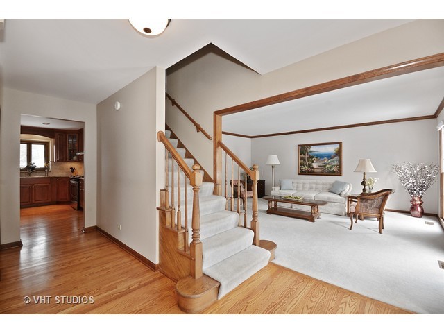 1133 Johnson Dr, Naperville, IL 60540 photo 2