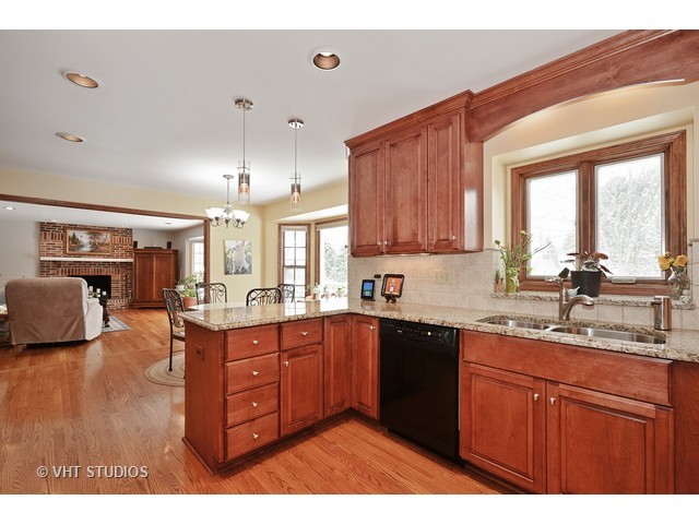 1133 Johnson Dr, Naperville, IL 60540 photo 5
