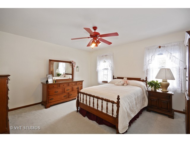 1133 Johnson Dr, Naperville, IL 60540 photo 17