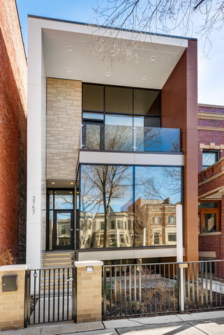 3757 N Wayne Ave, Chicago, IL 60613 photo 1