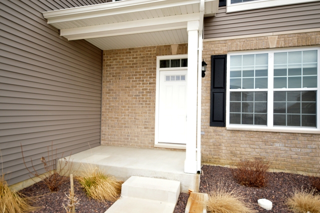 1504 S Saddlebrook Ln, Minooka, IL 60447 photo 2