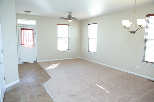 1905 Glacier Ridge Dr, Plainfield, IL 60586 photo 2