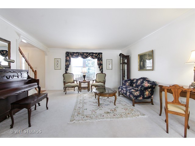 1245 W Dovington Dr, Hoffman Estates, IL 60169 photo 3