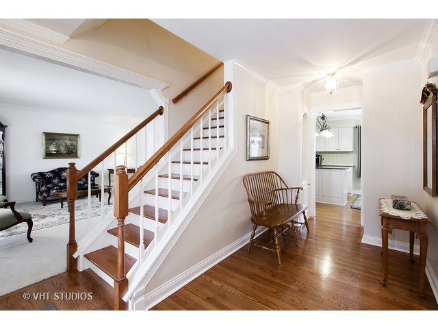 1245 W Dovington Dr, Hoffman Estates, IL 60169 photo 2