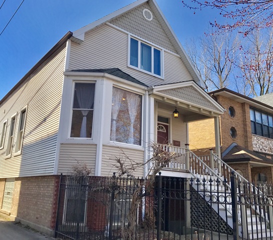 2017 W Warner Ave, Chicago, IL 60618 photo 1