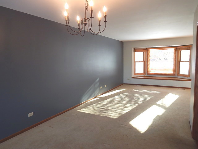377 Teal Rd, Lindenhurst, IL 60046 photo 4