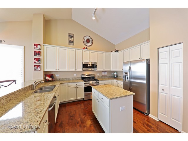 1237 Barkston Ln, Aurora, IL 60502 photo 8