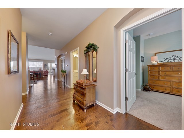 1237 Barkston Ln, Aurora, IL 60502 photo 2