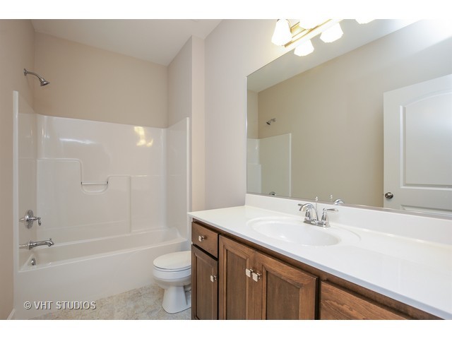 3640 Ancient Oak Dr, Elgin, IL 60124 photo 14