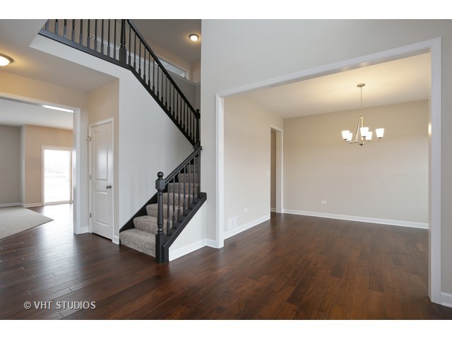 3638 Ancient Oak Dr, Elgin, IL 60124 photo 2