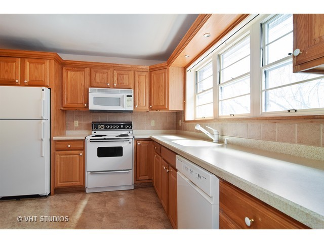 320 E Oak Ave, Wheaton, IL 60187 photo 3