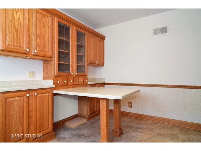 320 E Oak Ave, Wheaton, IL 60187 photo 5